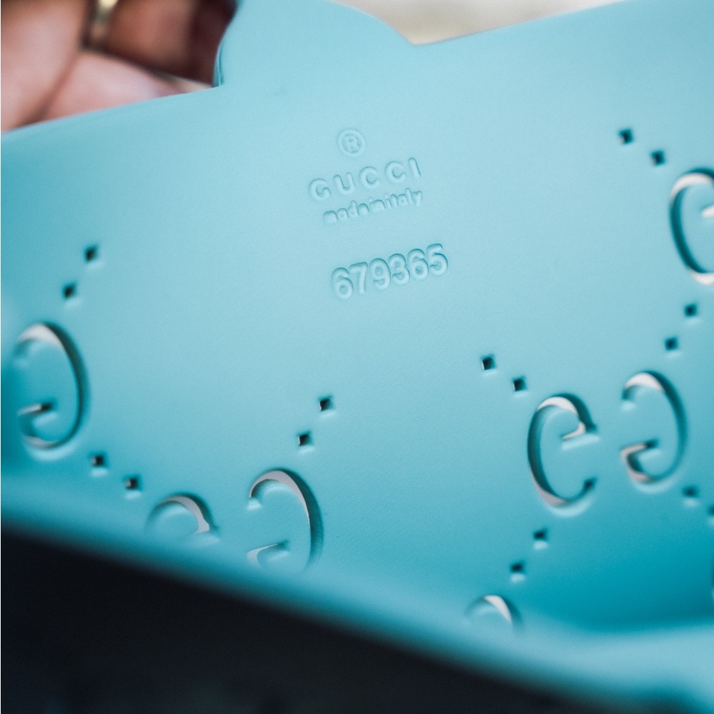 Gucci GG Dusty Azure Rubber Tote Bag - Picture 6 of 7